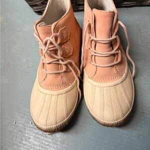 Sorel Women's Pink and Cream Winter Boots